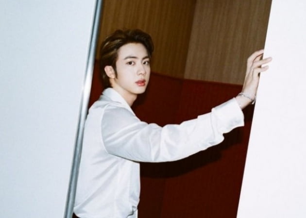 방탄소년단 진, '슈퍼 참치' 유튜브와 틱톡에서도 '고공행진'