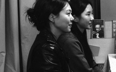 [공식] 홍상수 카메라 앞에 다시 나타난 ♥김민희…'소설가의 영화' 베를린영화제 초청