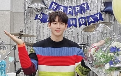 한강, 생일맞이 유튜브 랜선 파티 개최 "특별한 하루 감사, 보답할게요"