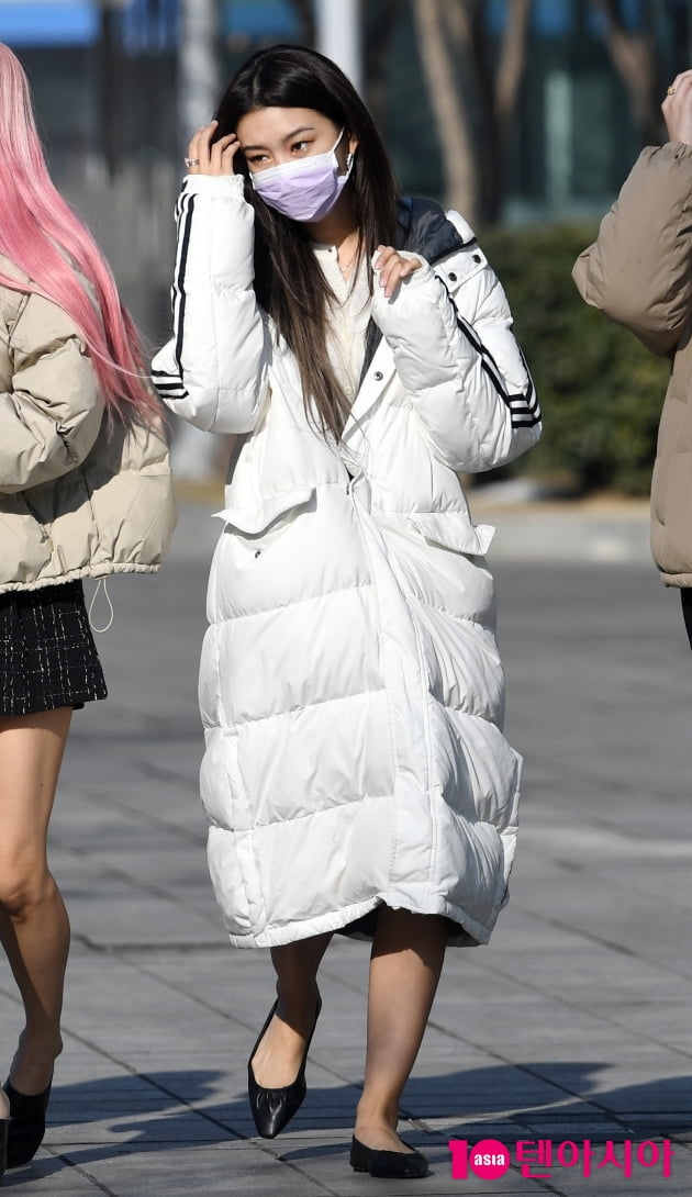 [TEN 포토] 모모랜드 혜빈 '따뜻한 롱패딩~'