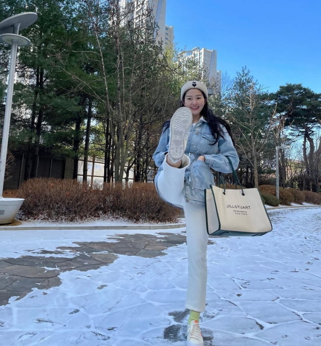 '전진♥' 류이서, 횡단보도 위에서 협찬 신상백 자랑하며 연출샷 "헤헤" [TEN★]