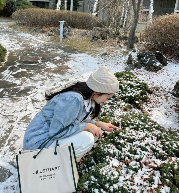 '전진♥' 류이서, 횡단보도 위에서 협찬 신상백 자랑하며 연출샷 "헤헤" [TEN★]