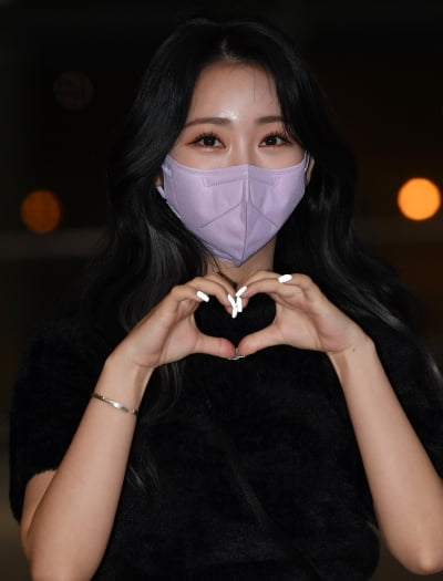 [TEN 포토] 홍지윤 '반짝반짝 하트'
