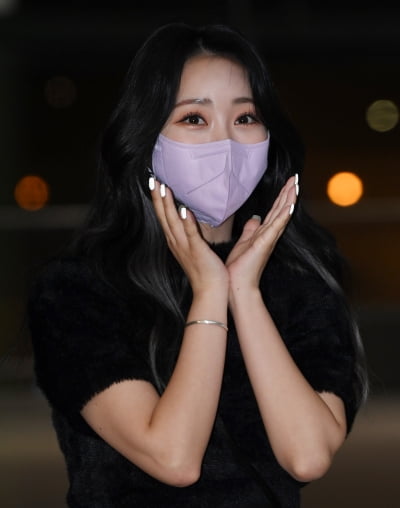 [TEN 포토] 홍지윤 '공항에 핀 꽃 한송이'