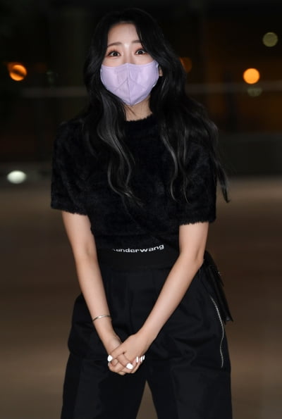 [TEN 포토] 홍지윤 '공항패션은 블랙이죠~'