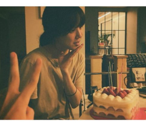 정려원, 42세 생일 자축...세월 역행 비주얼[TEN★]