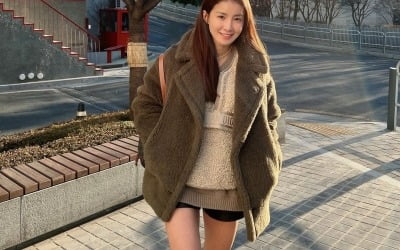 '사업가♥' 이시영, 맨다리지만 438만원 명품 퍼재킷으로 한파 극복 [TEN★]