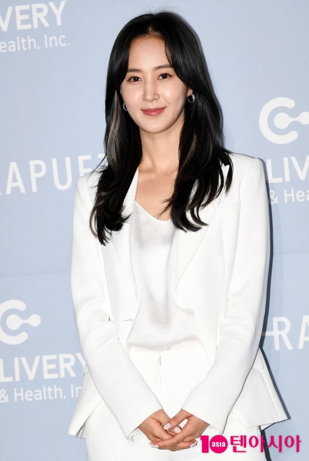 [TEN 포토] 소녀시대 유리 '반짝 반짝 눈이 부셔'