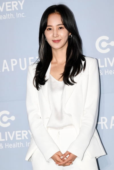 [TEN 포토] 소녀시대 유리 '반짝 반짝 눈이 부셔'