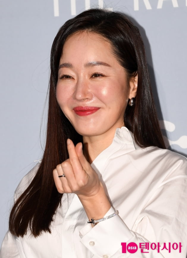 [TEN 포토] 엄지원 '하트 뿌려요'