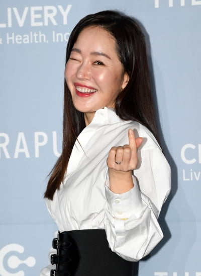 [TEN 포토] 엄지원 '치명적인 윙크'