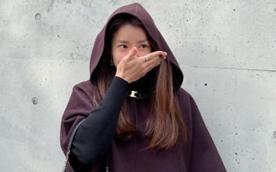 '사업가♥' 이시영, 명품 C사 코트로 마녀 패션 완성…마법 지팡이 휘두를 느낌 [TEN★]