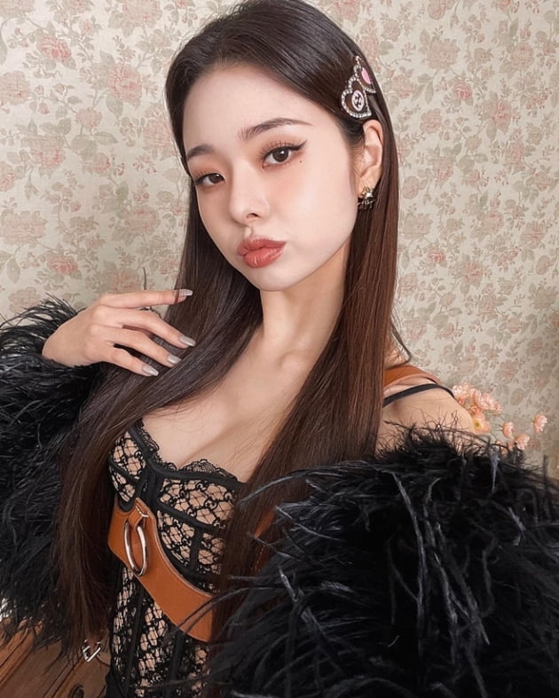 '기회주의자' 송지아, 짝퉁과 친중으로 채운 하자 있는 브랜드 [TEN스타필드]
