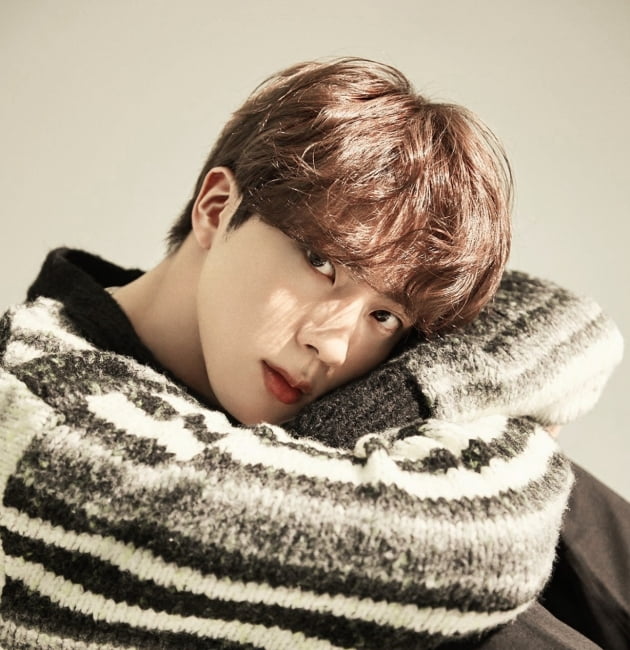 3500만 스트리밍 방탄소년단 진, 'Yours' 스포티파이 한국 솔로 OST 사상 최단 기록