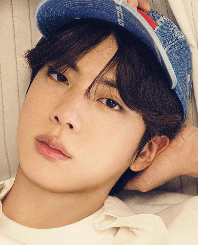 방탄소년단 진, 아이디어로 만든 귀여운 캐릭터 알제이..품절행렬