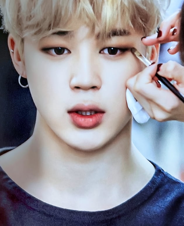 방탄소년단 지민과 초근접 직업이 꿈! 헤어•메이크업 스태프 원해...日매체 '꿈의 직업' 집중보도