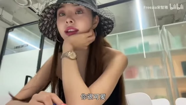 '기회주의자' 송지아, 짝퉁과 친중으로 채운 하자 있는 브랜드 [TEN스타필드]