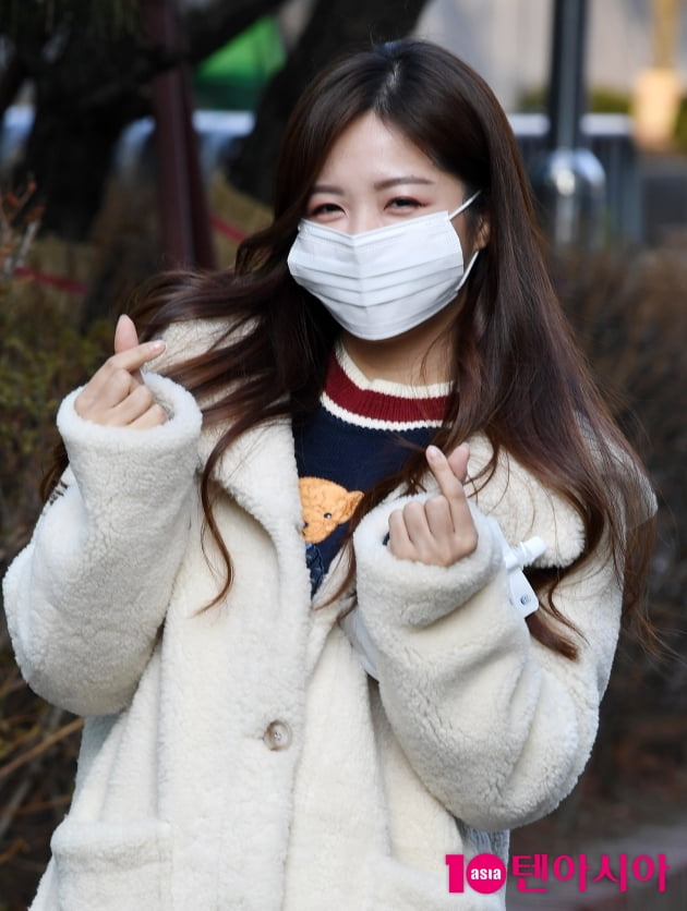 [TEN 포토] 정다경 '하트 뿌려요'