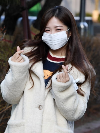 [TEN 포토] 정다경 '하트 뿌려요'
