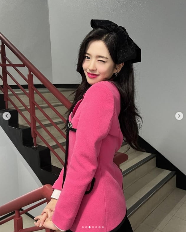 아이브 안유진, 윙크하는 인형...탄성 부르는 예쁨[TEN★]