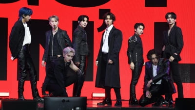 [TEN 포토] 펜타곤 '카멜레온 같은 무대'