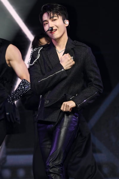 [TEN 포토] 펜타곤 진호 "1위 공약 바디프로필 찍겠다"
