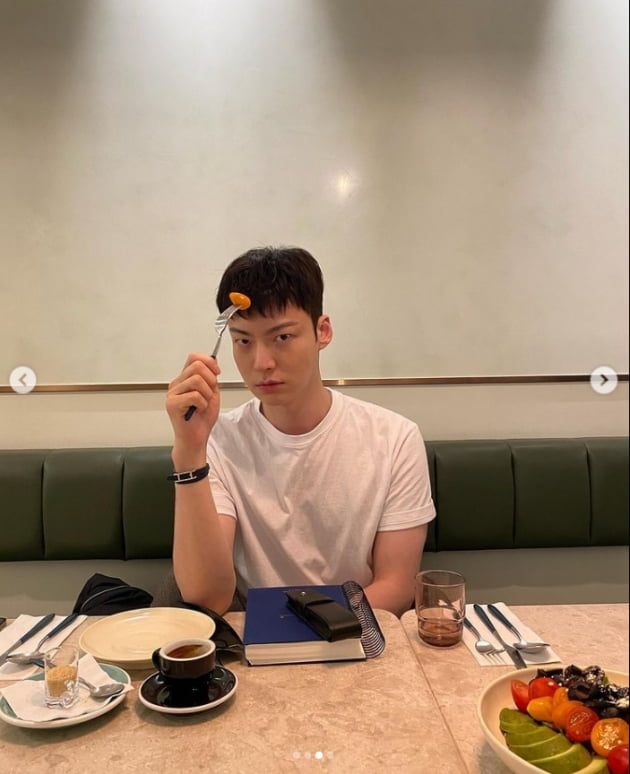 안재현, 소년 같은 모습...팬 "점점 더 잘생겨지는 듯"[TEN★]