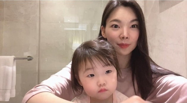 '♥윤남기와 재혼 준비' 이다은, 본격 셀럽 행보…샴푸 광고도 능숙 [TEN★]