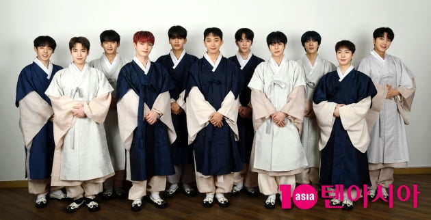 [TEN 포토] 오메가엑스 '4세대 짐승돌의 멋진 한복자태'