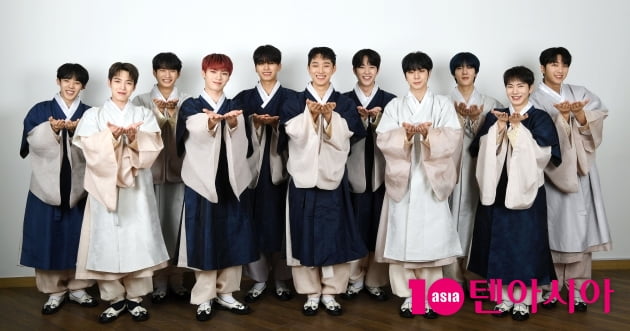 [TEN 포토] 오메가엑스 '꽃도령들이 설 인사드려요'