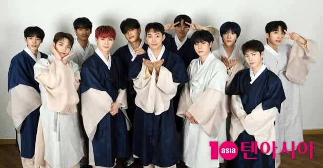[TEN 포토] 오메가엑스 '4세대 짐승돌의 멋진 한복자태'