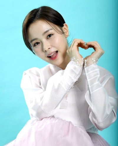 [TEN 포토] 최윤라 '단아한 한복자태'