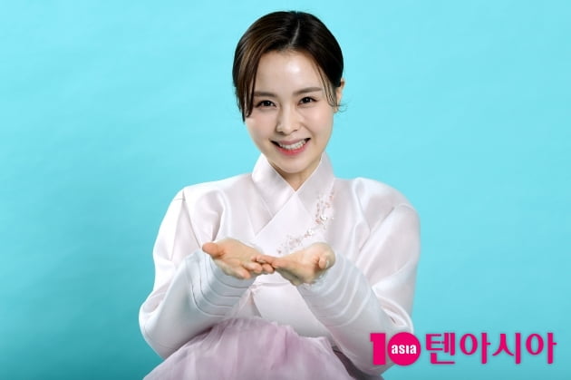 [TEN 포토] 최윤라 '예쁨 한가득 한복자태'