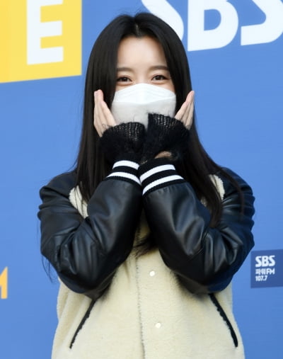 [TEN 포토] 한효주 '방송국에 핀 꽃 한송이'