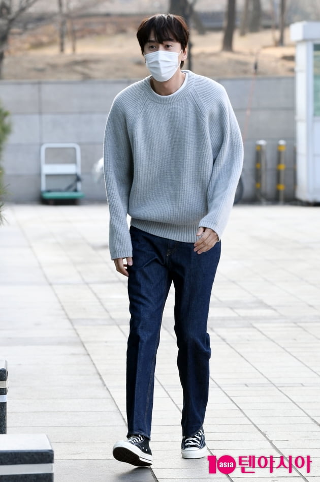 [TEN 포토] 이광수 '긴다리로 성큼성큼'