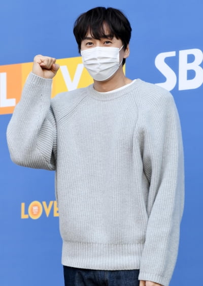 [TEN 포토] 이광수 '힘찬 파이팅!'