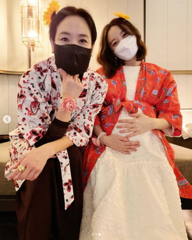 원더걸스 혜림, 엄마와 행복한 호캉스...출산임박 D 라인[TEN★]