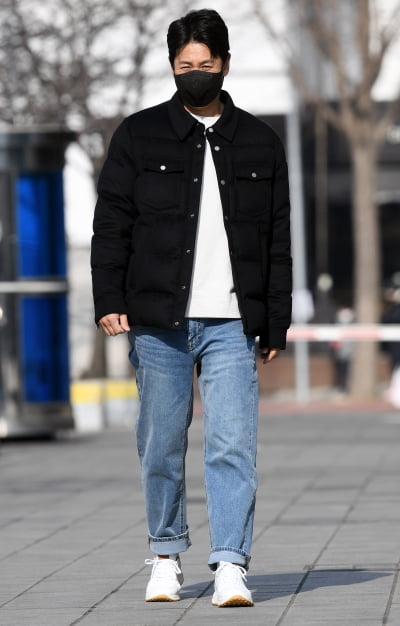 [TEN 포토] 이선균 '아 눈부셔'