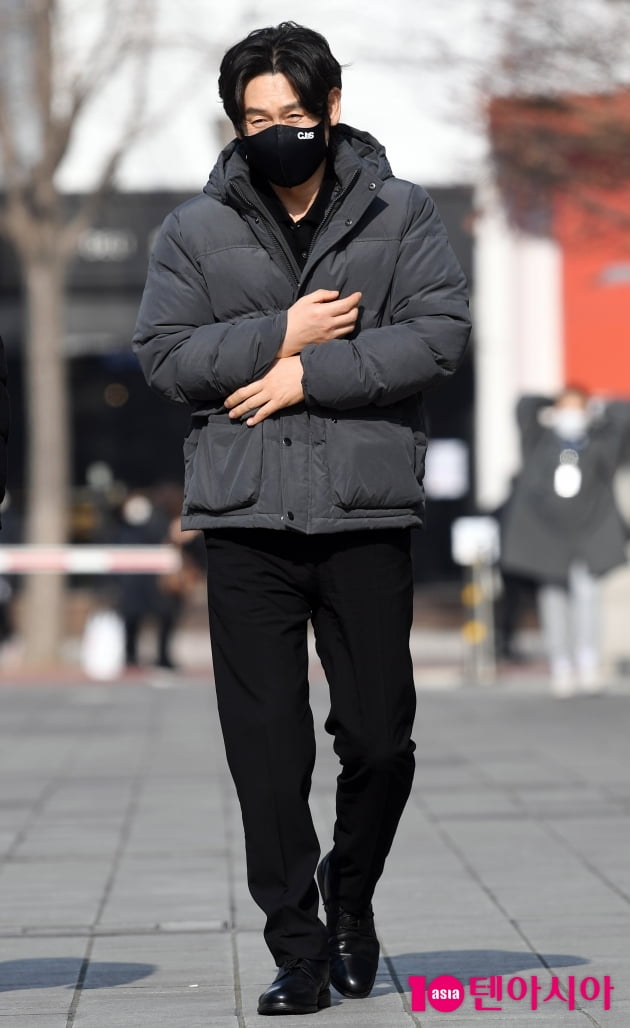[TEN 포토] 설경구 '수줍은 발걸음'