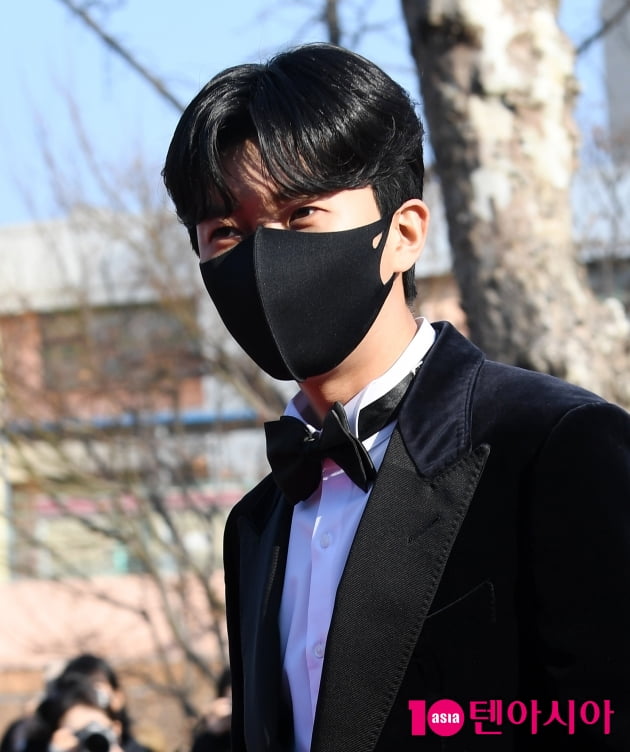 [TEN 포토] 임영웅 '태양도 질투하는 외모'