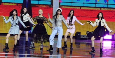 [TEN 포토] 스테이씨 '통통튀는 매력'