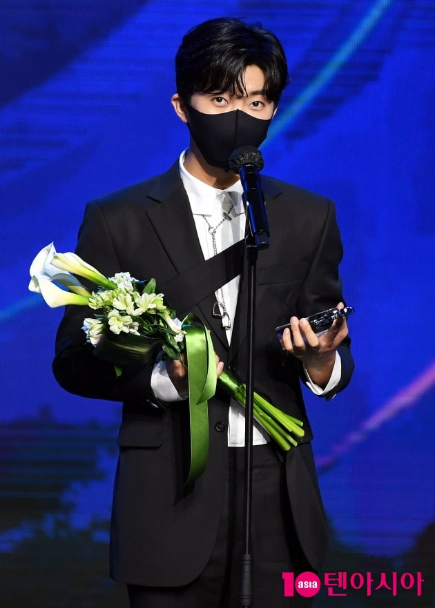 [TEN 포토] 임영웅 '올해의 어덜트 컨템포러리 뮤직상 수상'(가온차트)