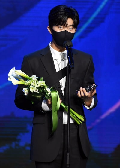 [TEN 포토] 임영웅 '올해의 어덜트 컨템포러리 뮤직상 수상'(가온차트)