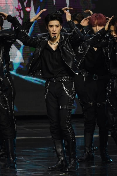 [TEN 포토] NCT127 재현 '섹시한 손짓'