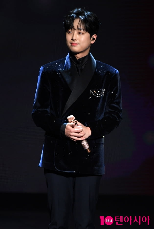 [TEN 포토] 이찬원 '꿀 떨어지는 눈빛'