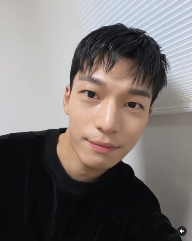 위하준, 봄 새싹같은 미소...즐거운 설연휴 인사까지[TEN★]