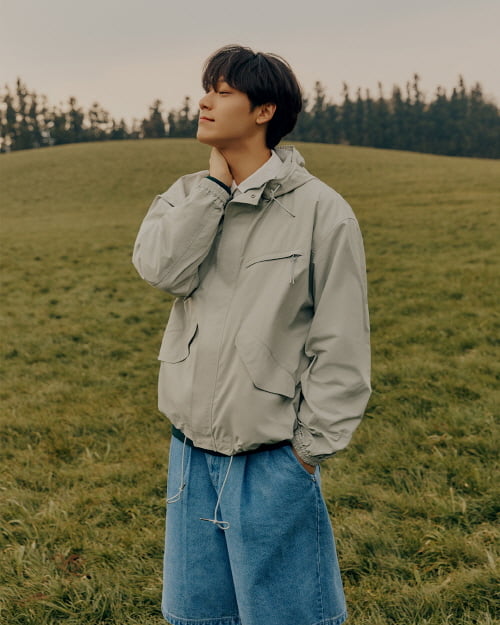 배우 이도현, 커버낫과 함께 봄 느낌 물씬 느껴지는 화보 공개