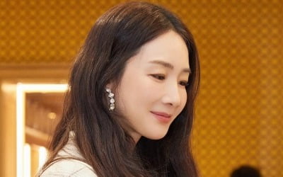 '9살 연하♥' 최지우, 애 엄마 맞아? 백화점 CEO인 줄…여전한 미모[TEN★]
