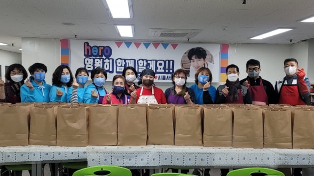 임영웅 팬클럽 시흥사랑 영웅시대, 도시락 나눔 봉사 "히어로 ♥하는 만큼"