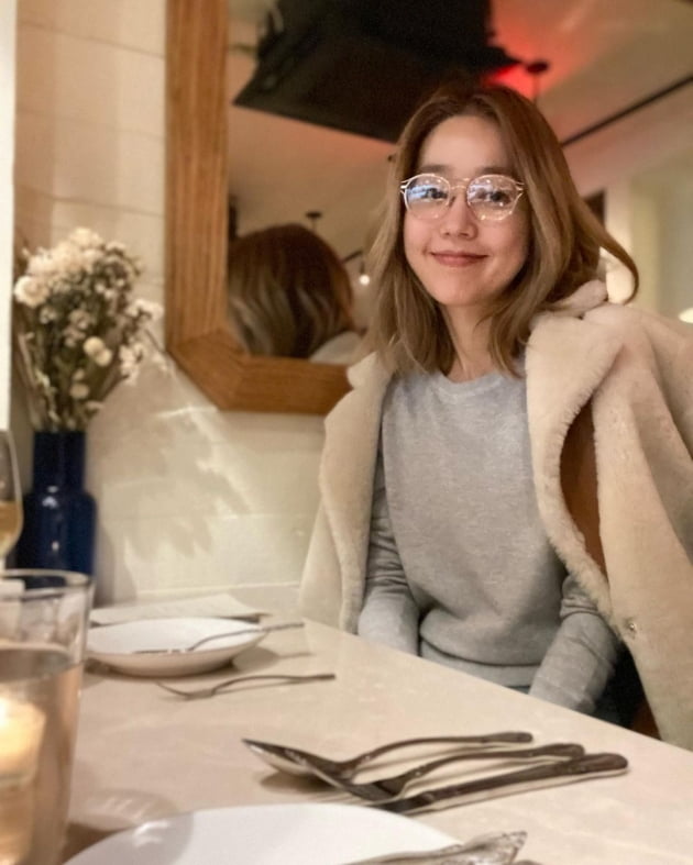 '금융맨♥' 이진, 부스스한 머리에 안경까지…치장 안 해도 청초한 뉴욕댁 [TEN★]
